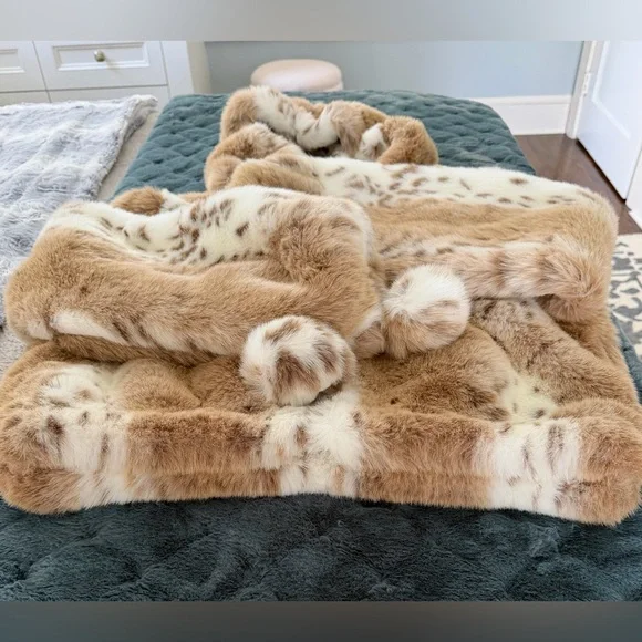 Parkhurst Outdoor Edition Beige and White Faux Fur Jacket - Picture 10 of 15